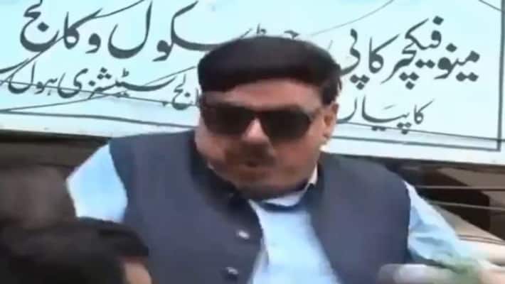 pak minister sheikh rashid electric shock while taking name of pm modi viral video pak minister sheikh rashid electric shock while taking name of pm modi viral video
