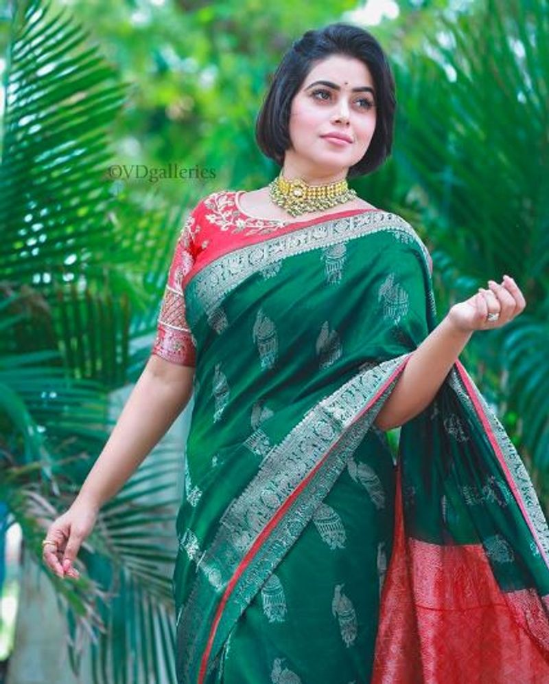 இந்த நிலையில் இந்த விவகாரத்தில் கைது செய்யப்பட்ட 7 பேரிடம் போலீசார் விசாரணை செய்தபோது அவர்களில் ஒருவரது மொபைல் போனில் பிரபல மலையாள காமெடி தர்மஜன் என்பவரது மொபைல் எண் இருந்ததை போலீசார் கடுபிடித்துள்ளதாக கூறப்படுகிறது.
