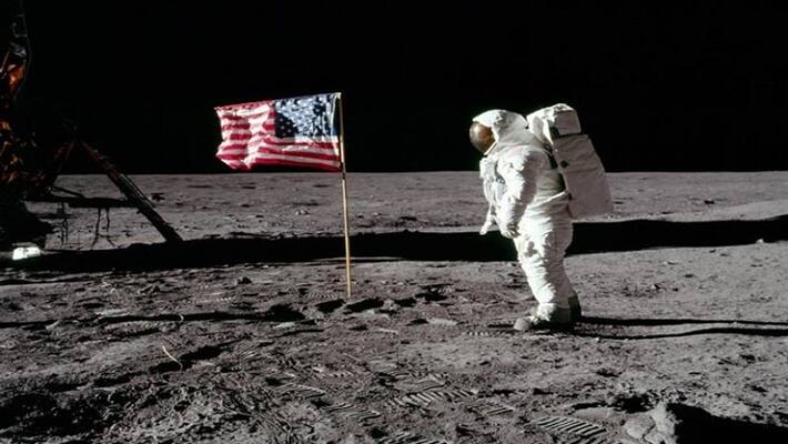 Neil Armstrong's footprints still on the moon! What is its secret Neil Armstrong's footprints still on the moon! What is its secret