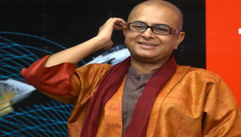 ইদানিং সোশ্যাল মিডিয়ায় একটা ভিডিও খুব ভাইরাল হয়েছে। সমকামী ছেলের বিয়েতে বাবা বলছেন, "আমার হোমোফোবিয়া ছিল। কিন্তু আমি তা কাটিয়ে উঠেছি। সন্তানের সুখটাই আমার কাছে সব।"