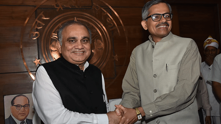up news ias officer rajendra kumar tiwari takes additional charge of UP chief secretary up news ias officer rajendra kumar tiwari takes additional charge of UP chief secretary