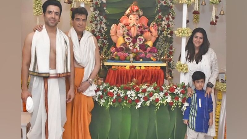 एकता अपने पेरेंट्स के साथ ‘कृष्णा’ बंगलो में रहती हैं। इसका नाम 'प्रेम मिलन' भी है। यह बंगला गुलमोहर एक्स रोड-5, जुहू स्कीम में स्थित है। एकता के घर का इंटीरियर बेहद शानदार है। बंगले में गणेशजी का मंदिर भी है।