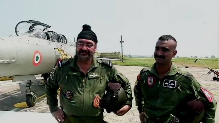 IAF Chief BS Dhanoa, Abhinandan fly MiG-21 together IAF Chief BS Dhanoa, Abhinandan fly MiG-21 together