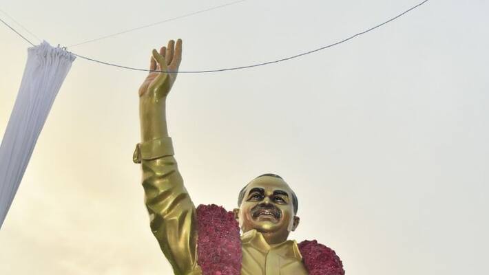 ap cm ys jagan inaugurates ysr statue in vijayawada ap cm ys jagan inaugurates ysr statue in vijayawada