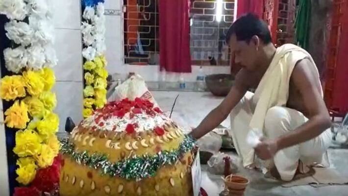 Lord Ganesha offered Laddu weighing 51 kgs in Bankura Lord Ganesha offered Laddu weighing 51 kgs in Bankura