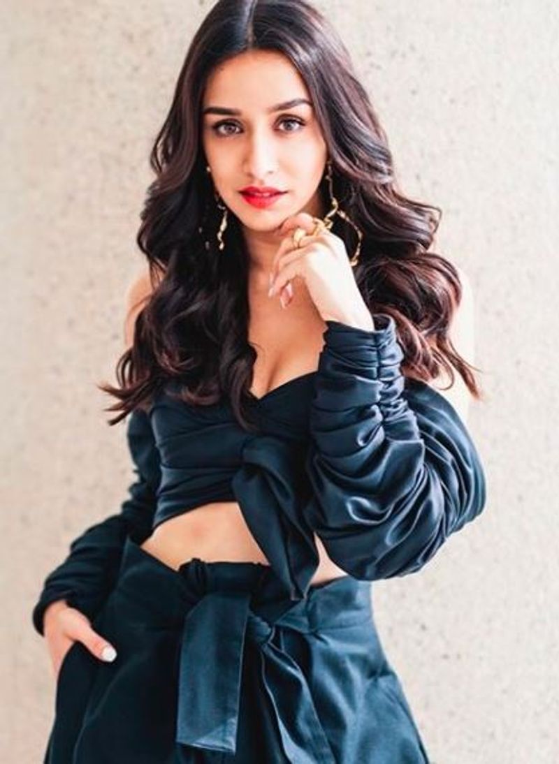 আশিকি ২ ছবির মধ্যে দিয়েই প্রথম পরিচিতি ঘটে শ্রদ্ধা কাপুরের।