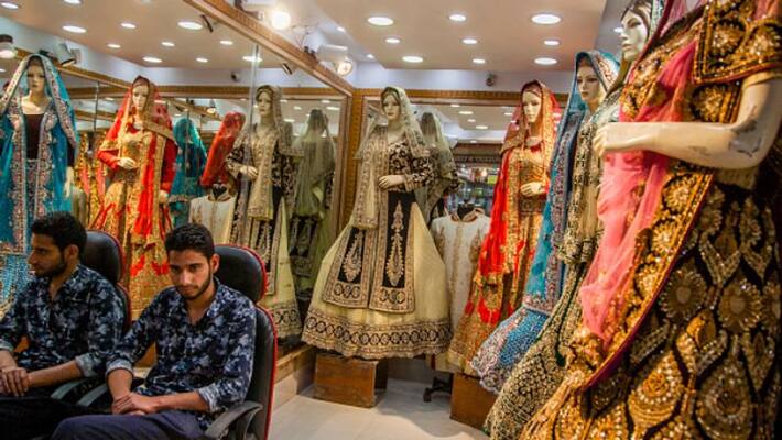 Kashmiris trim big weddings after restrictions Kashmiris trim big weddings after restrictions