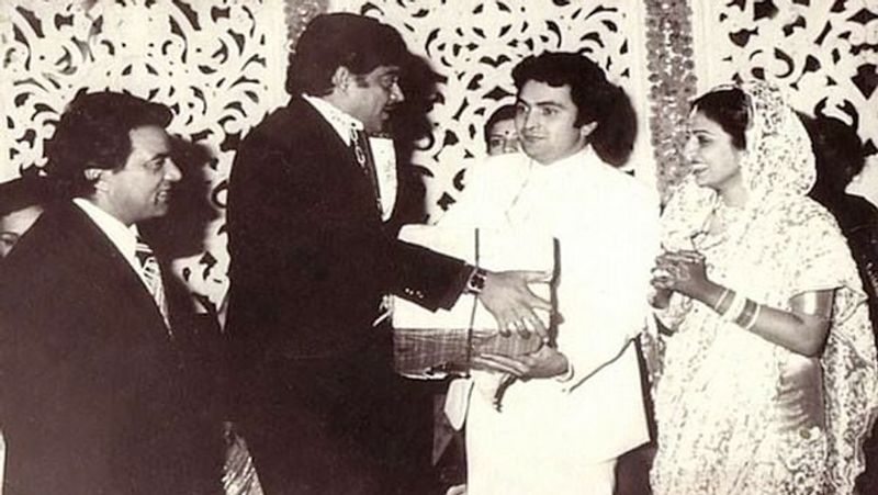 নীতু সিং নিজেই বলেছিলেন, যখন ঋষি কাপুরের ব্রেকআপ হত, তখন কাঁদার জন্য নীতু সিং-এর কাঁধেরই খোঁজ করতেন ঋষি কাপুর।