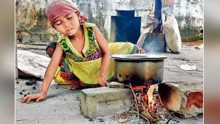 Emotional photo of a girl in Chhattisgarh goes viral Emotional photo of a girl in Chhattisgarh goes viral