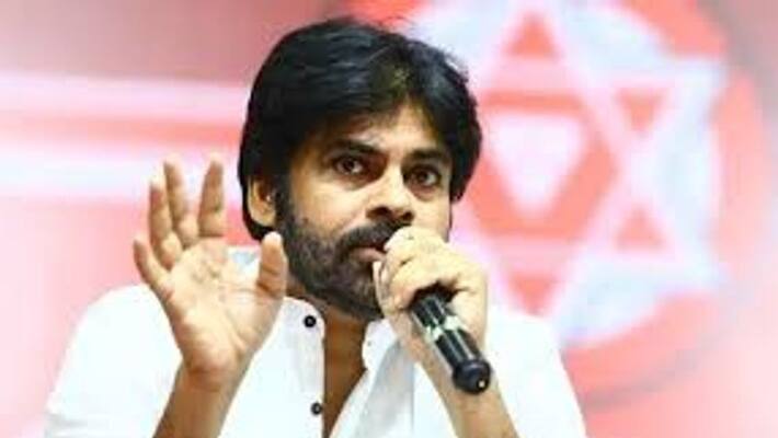 constable injured because of pawan kalyan fans in dindi constable injured because of pawan kalyan fans in dindi