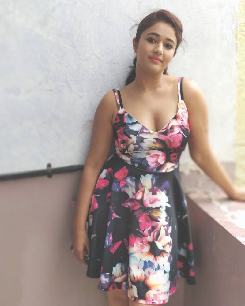 poonam bajwa latest hot photos