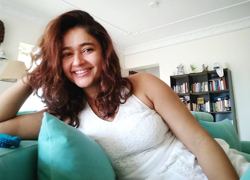 poonam bajwa latest hot photos