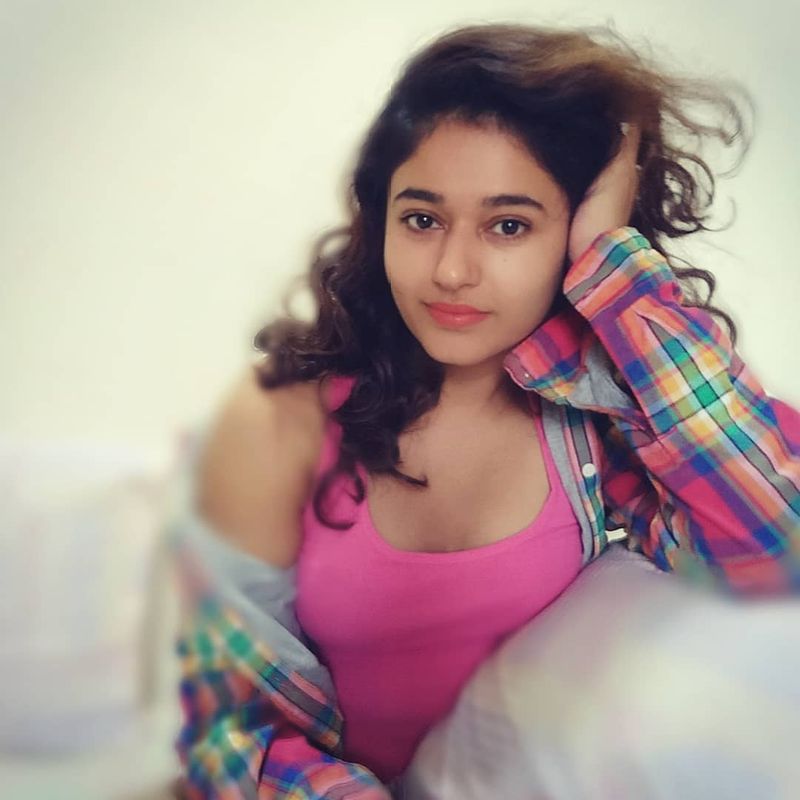 poonam bajwa latest hot photos