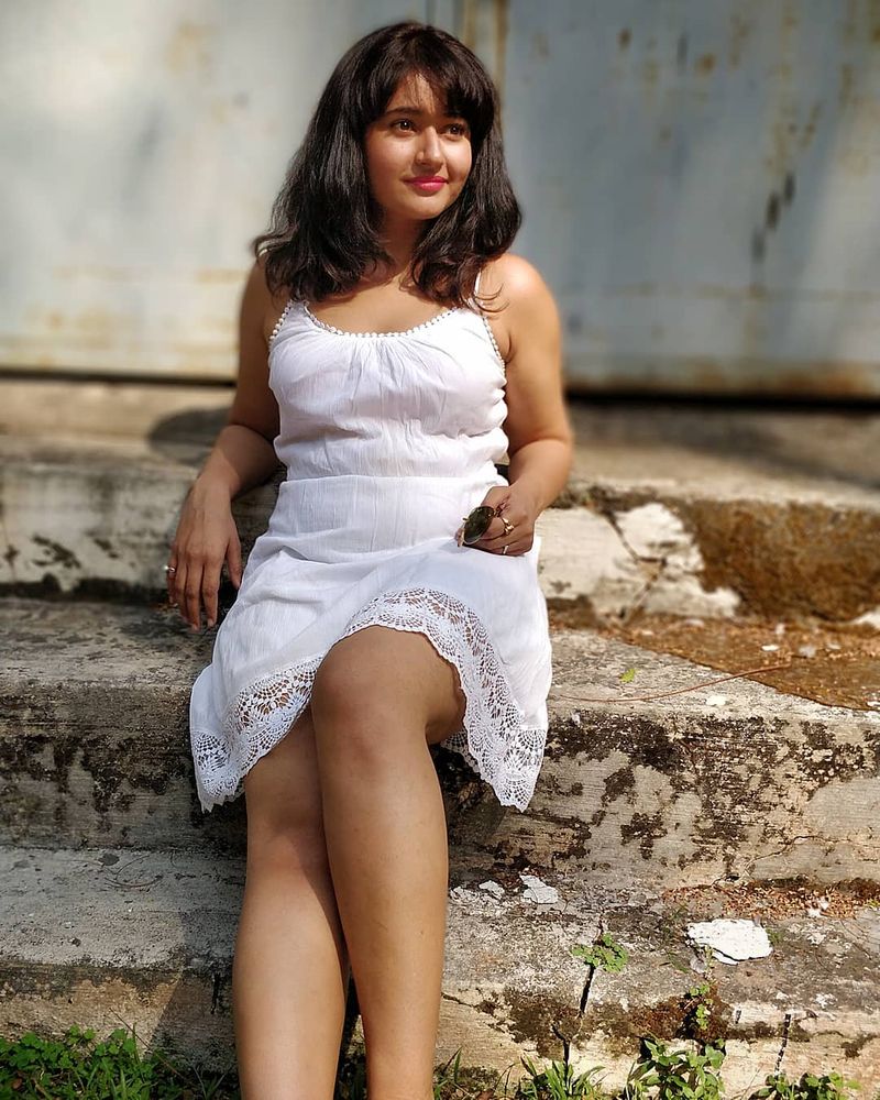 poonam bajwa latest hot photos