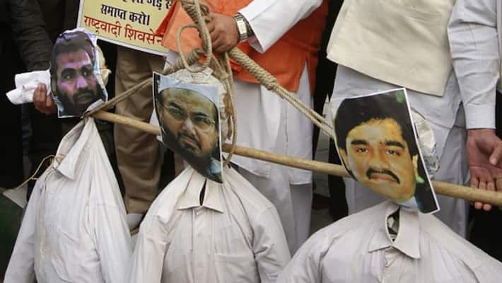 Army arrests 2 Pakistani terrorists, plays confession videos to expose Lashkar-e-Taiba terror plot Army arrests 2 Pakistani terrorists, plays confession videos to expose Lashkar-e-Taiba terror plot