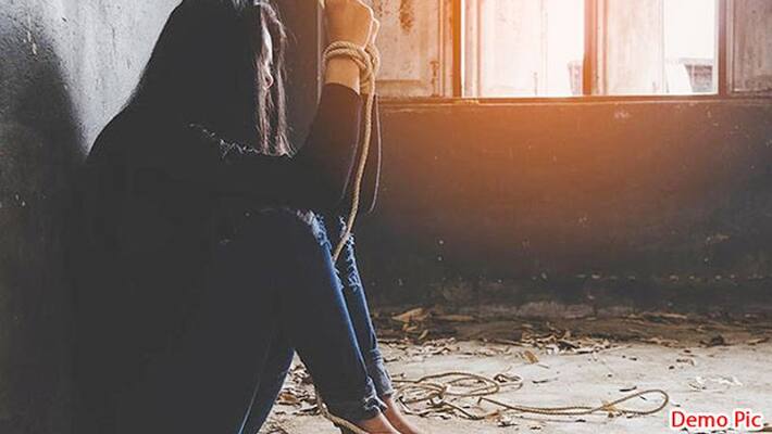 IRS officer hits wife in private parts, throws her out of house over dowry BAL IRS officer hits wife in private parts, throws her out of house over dowry BAL