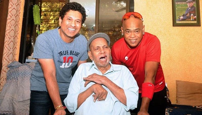 দেশে থাকলে প্রতিবছরই শিক্ষক দিবসে আচরেকর স্যারের আশীর্বাদ নিতে যেতেন সচিন কাম্বলিরা। এবার আর সেটা হল না।
