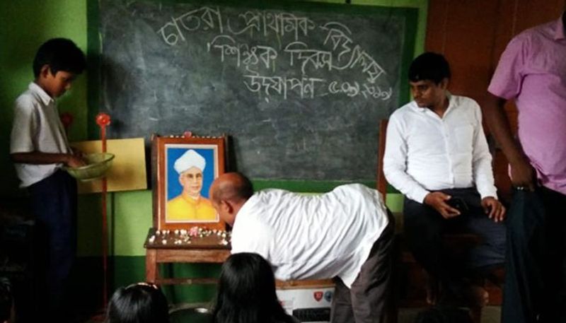 গত ২০ বছর ধরে চাতরা প্রাথমিক বিদ্যালয়ে ছোট ছোট ছাত্র-ছাত্রী দের পড়িয়ে চলেছেন তিনি। তবে শুধু পড়ানোই নয়, বিদ্যালয়ের সমস্ত ঘর নিজে হাতেই ঝাড় দেন তিনি। বিদ্যালয়ের বাগানও তিনিই পরিচর্যা করেন। বিদ্যালয়ের বাগানে ফলিয়েছেন অনেক সবজিও। গাছের পরিচর্যা করাও নিখুঁত হাতেই সামলান তিনি।