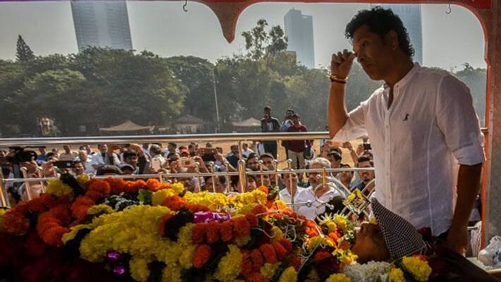 Sachin Tendulkar pays homage to coach Ramakant Achrekar Sachin Tendulkar pays homage to coach Ramakant Achrekar