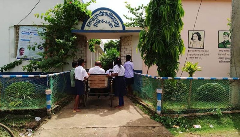 তাঁর একটাই ইচ্ছে একবার মুখ্যমন্ত্রী মমতা বন্দোপাধ্যায়ের সঙ্গে দেখা করার। তবে তিনি এও জানান যে, তাঁর কোনও চাহিদা নেই, দিদিকে তাঁর ভাললাগে তাঁর কাজের জন্য। অন্তত একটিবার তাঁর সঙ্গে দেখা করতে চান তিনি। কবে সেই আশা পূরণ হবে সেই চিন্তাতেই এখন দিন কাটে তাঁর।