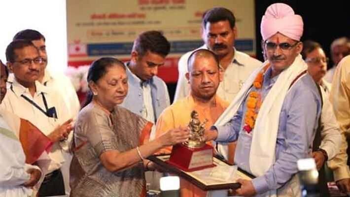 yogi adityanath presents state awards on teachers day yogi adityanath presents state awards on teachers day
