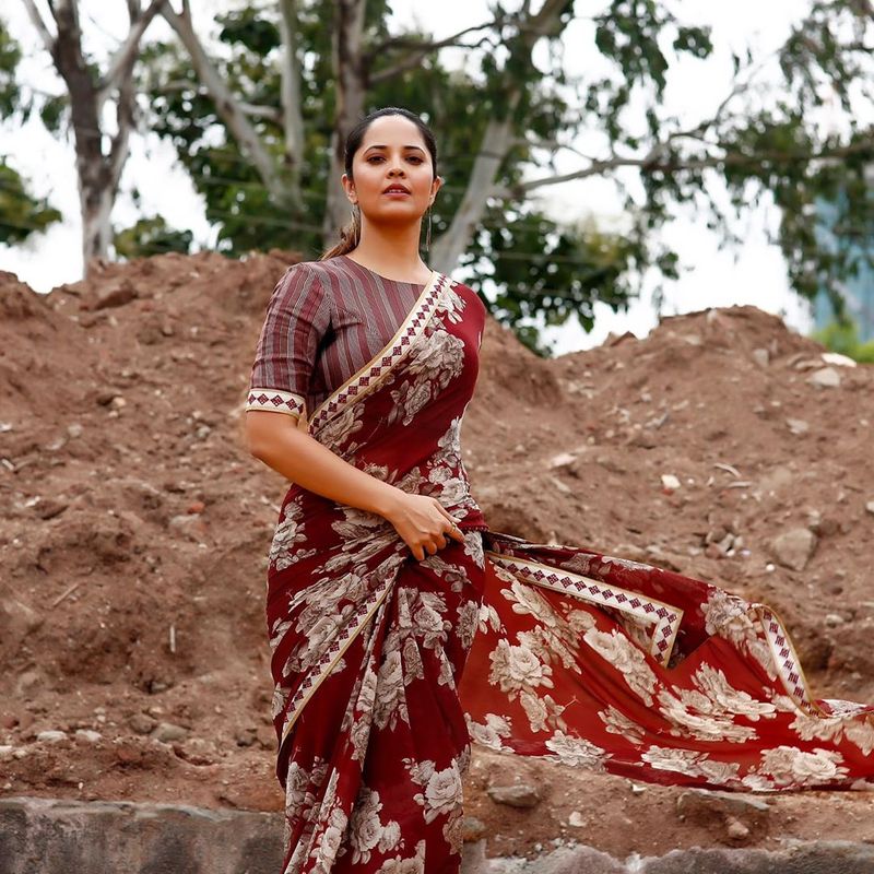 Anasuya new saree look photos goes viral