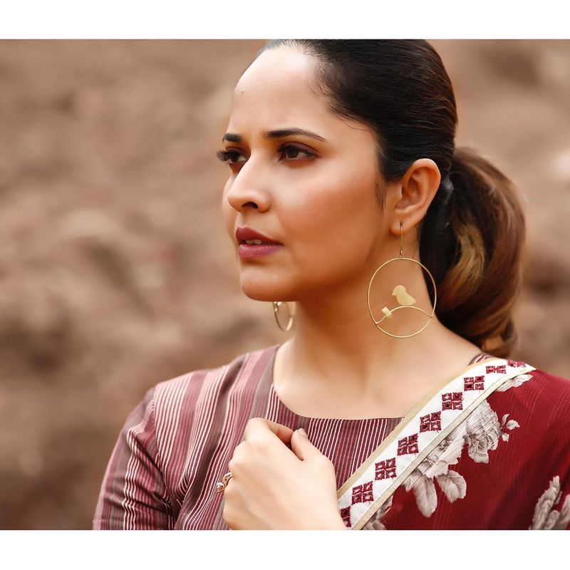 Anasuya new saree look photos goes viral
