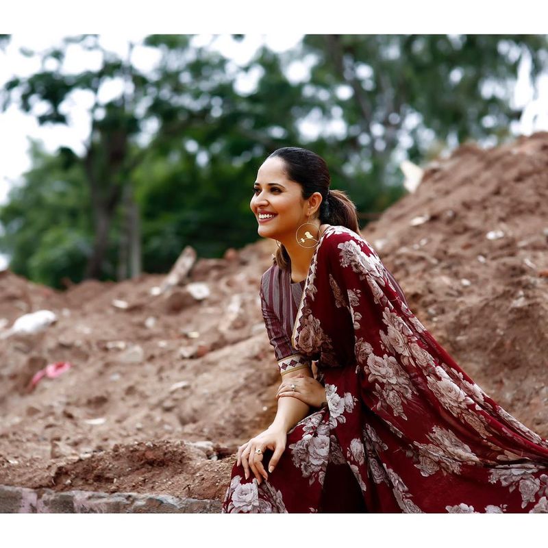 Anasuya new saree look photos goes viral