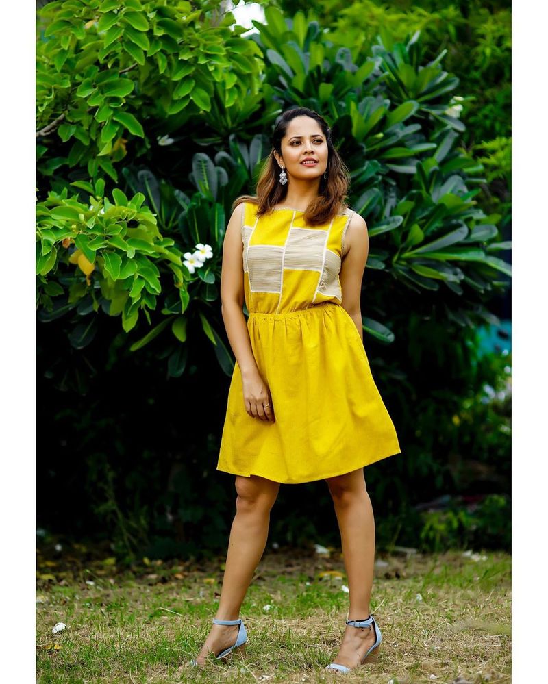 Anasuya new saree look photos goes viral