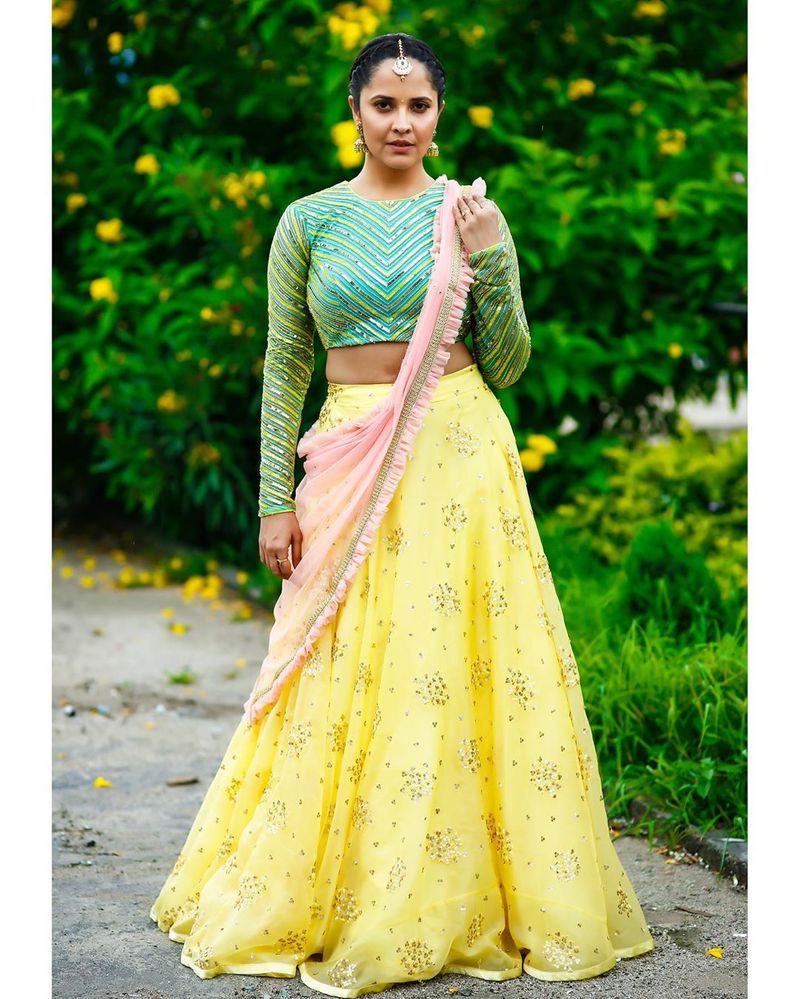 Anasuya new saree look photos goes viral