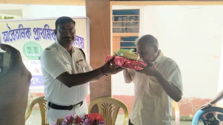 Police praised this blind teacher for his contribution towards student Police praised this blind teacher for his contribution towards student