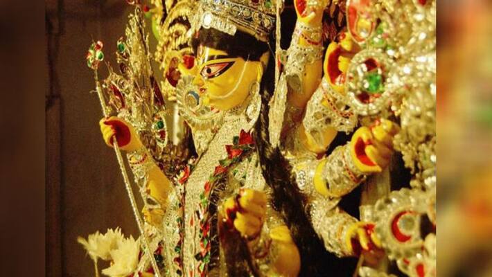 Kolkata Darji para mitra bari Puja is more than 200 years old Kolkata Darji para mitra bari Puja is more than 200 years old