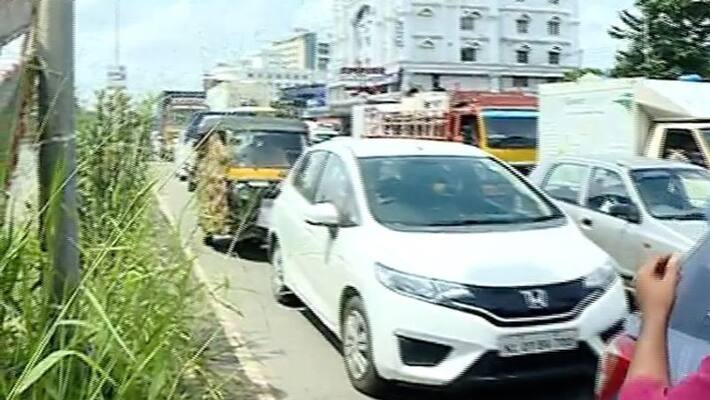 Illegal siren using in car young man fined in kakkanad ernakulam Illegal siren using in car young man fined in kakkanad ernakulam