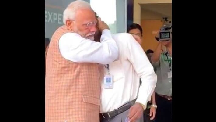 ISRO chief Sivan breaks down as Narendra Modi hugs him after moon landing glitch ISRO chief Sivan breaks down as Narendra Modi hugs him after moon landing glitch