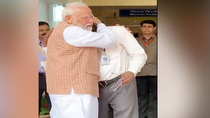 chandrayan-2: ISRO Chief K Sivan broke down, PM Modi hugged and consoled chandrayan-2: ISRO Chief K Sivan broke down, PM Modi hugged and consoled