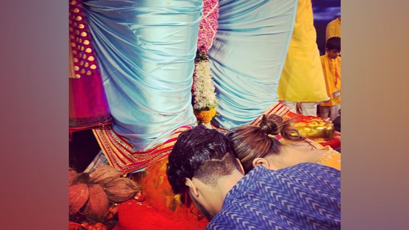 हिना और रॉकी एक-दूसरे को लंबे टाइम से डेट कर रहे हैं। दोनों एक-दूसरे को लेकर काफी पजेसिव भी हैं।