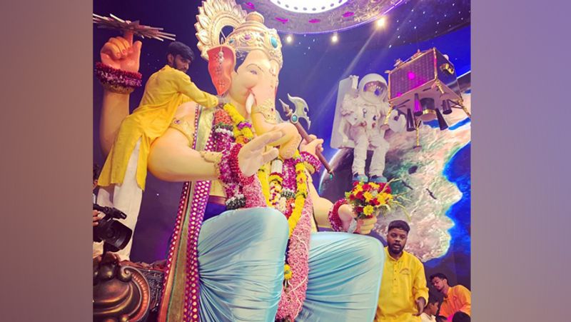 मुंबई स्थित लालबाग के राजा।