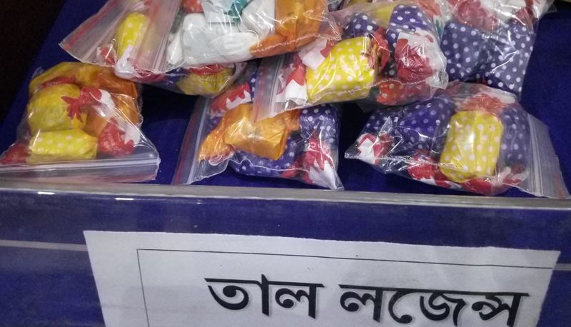বড়দের পাশাপাশি ছোটদের জন্যও রয়েছে তাল দিয়ে তৈরি নানা স্বাদের পদ। যেমন তালের চকোলেট, তালের সিরাপ ইত্যাদি।