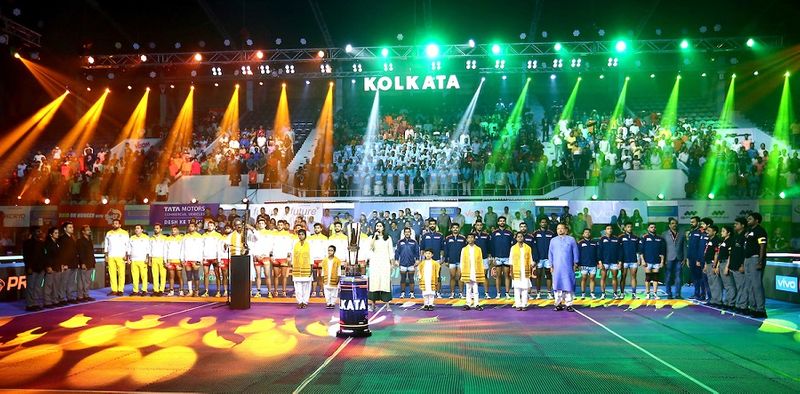 Pro kabaddi Para badminton player Manasi Joshi joined opening of Kolkata Leg