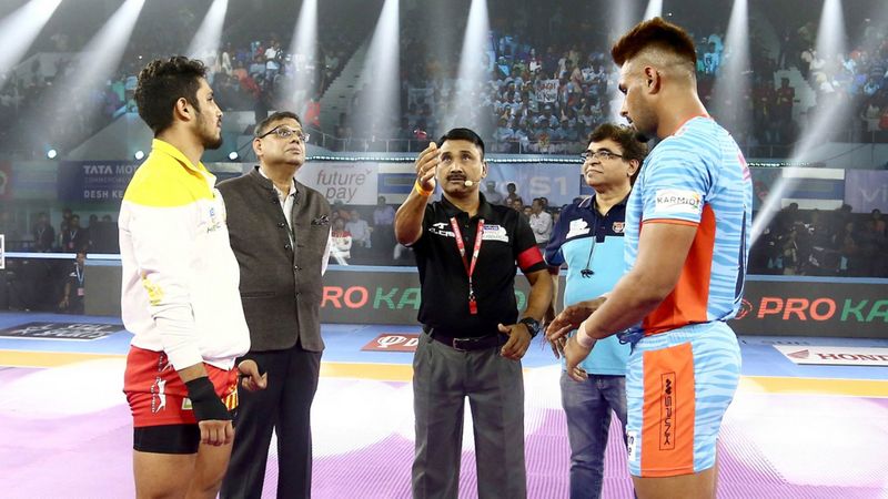 Pro kabaddi Para badminton player Manasi Joshi joined opening of Kolkata Leg