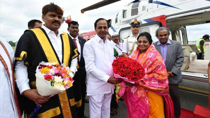 telangana new governor tamilisai soundararajan receives warm welcome in begumpet telangana new governor tamilisai soundararajan receives warm welcome in begumpet