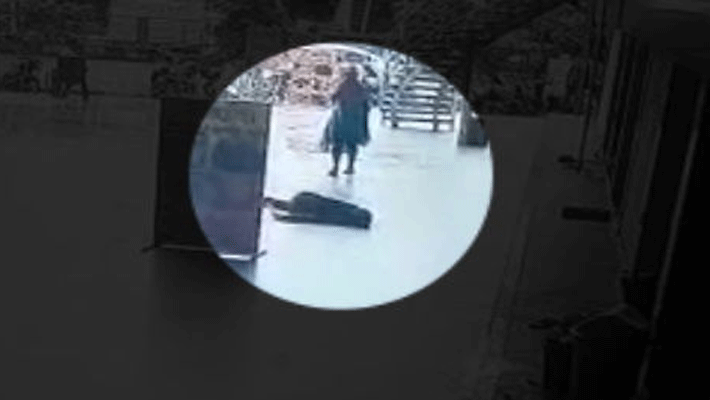 boy commits suicide by jumping from fourth floor of mall in surat boy commits suicide by jumping from fourth floor of mall in surat