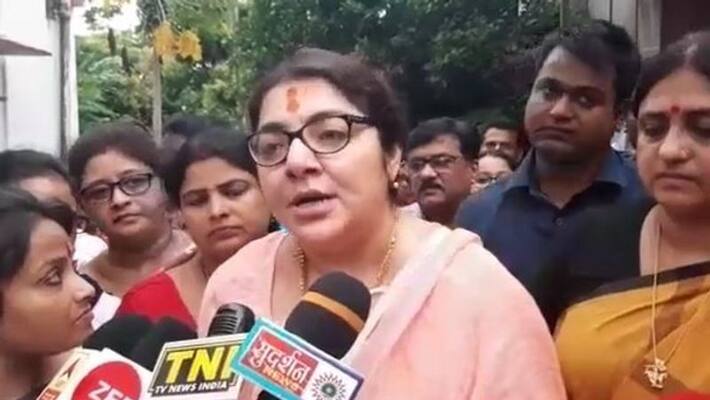BJP MP Locket Chatterjee donates 1 crore for corona prevention in Hooghly BJP MP Locket Chatterjee donates 1 crore for corona prevention in Hooghly
