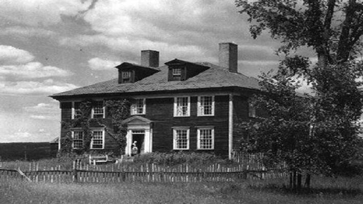 ghost lived in the bathtub of this 100 years old house, there were strange incidents ghost lived in the bathtub of this 100 years old house, there were strange incidents