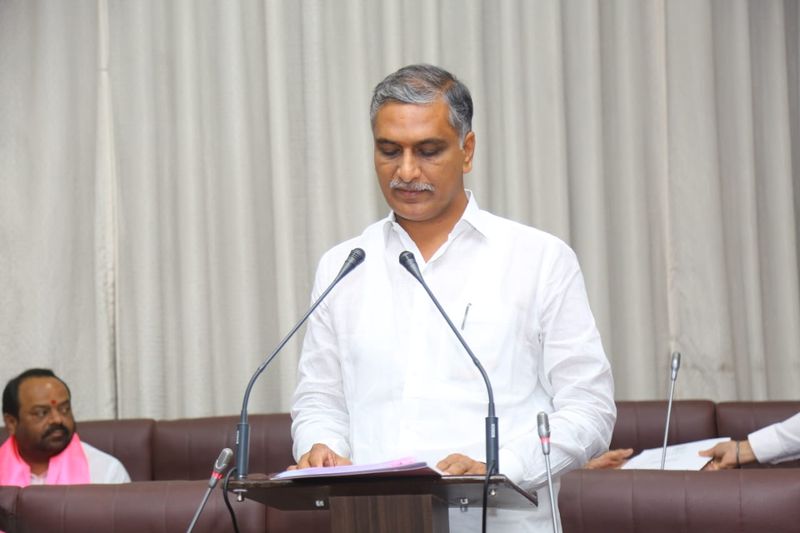 శాసనసభ ఎన్నికల తర్వాత హరీష్ రావు పాత్రను కుదిస్తూ వచ్చారు. ఈ స్థితిలో రాజకీయాల పట్ల హరీష్ వైరాగ్యం ప్రదర్శించారు కూడా. ఎమ్మెల్యేలు తమ నియోజకవర్గాలు దాటి ఇతర నియోజకవర్గాల్లో జోక్యం చేసుకోవద్దని పార్టీ వర్కింగ్ ప్రెసిడెంట్ హోదాలో కేటీఆర్ ఆదేశాలు జారీ చేశారు. దీంతో హరీష్ రావు తన సిద్ధిపేట నియోజకవర్గానికే పరిమితం కావాల్సి వచ్చింది.(harish rao)