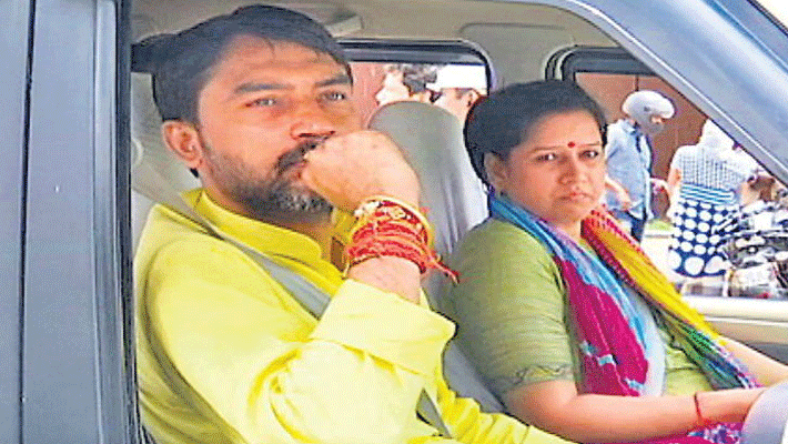 union minister ashwini choubey son break traffic rule in patna union minister ashwini choubey son break traffic rule in patna