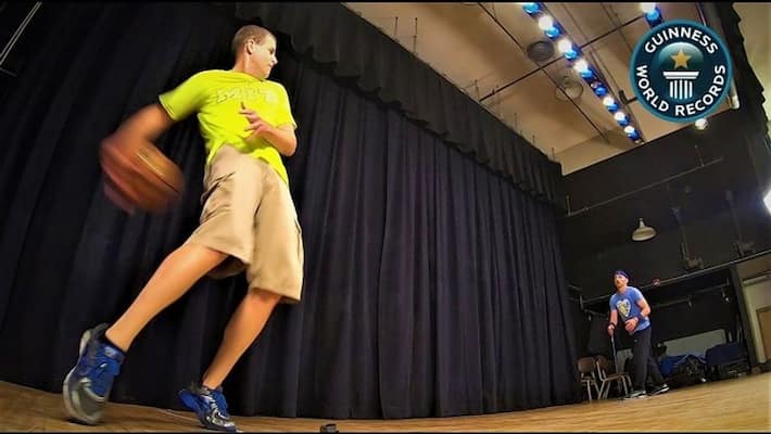 Passed basketball 61 times in 1 minute, set world record Passed basketball 61 times in 1 minute, set world record