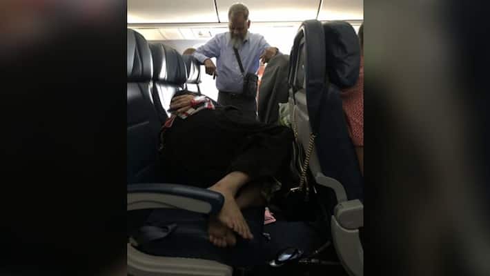 Husband travels 6 hours in flight so that wife can sleep properly Husband travels 6 hours in flight so that wife can sleep properly
