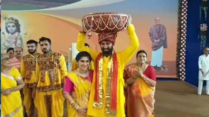 cricketer cheteswar pujara create of vasudev in bhagavat katha in rajkot cricketer cheteswar pujara create of vasudev in bhagavat katha in rajkot