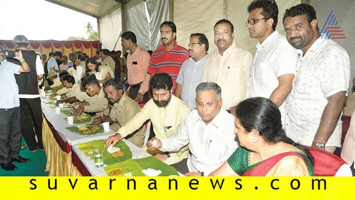 Karnataka Housing Minister V somanna Had Breakfast Mahouts Karnataka Housing Minister V somanna Had Breakfast Mahouts